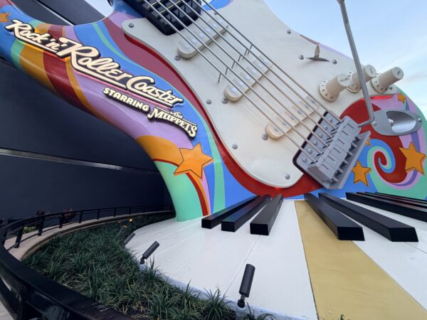 Rock 'n' Roller Coaster Starring the Muppets guitar facade with piano keys.